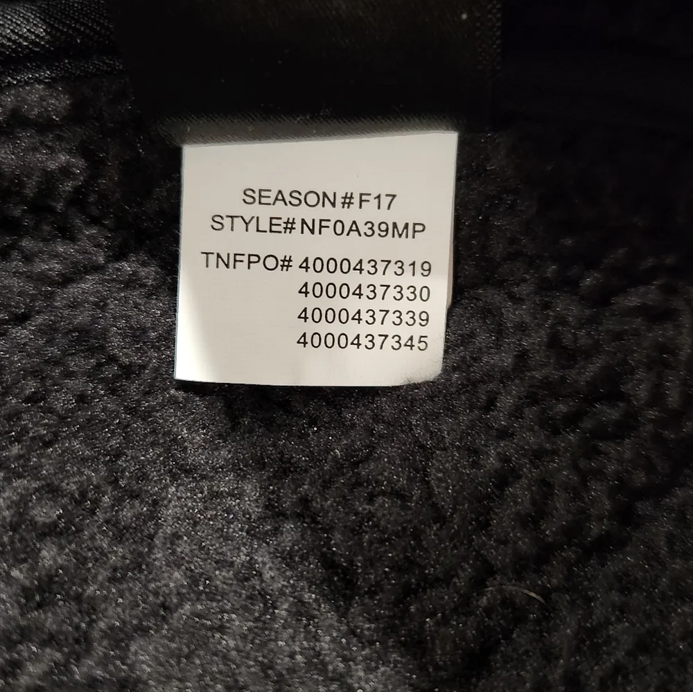 The North Face Men's Cuchillo 2.0 Quilted Dark Gray Fleece Lined Vest. Size L. - Picture 8 of 9